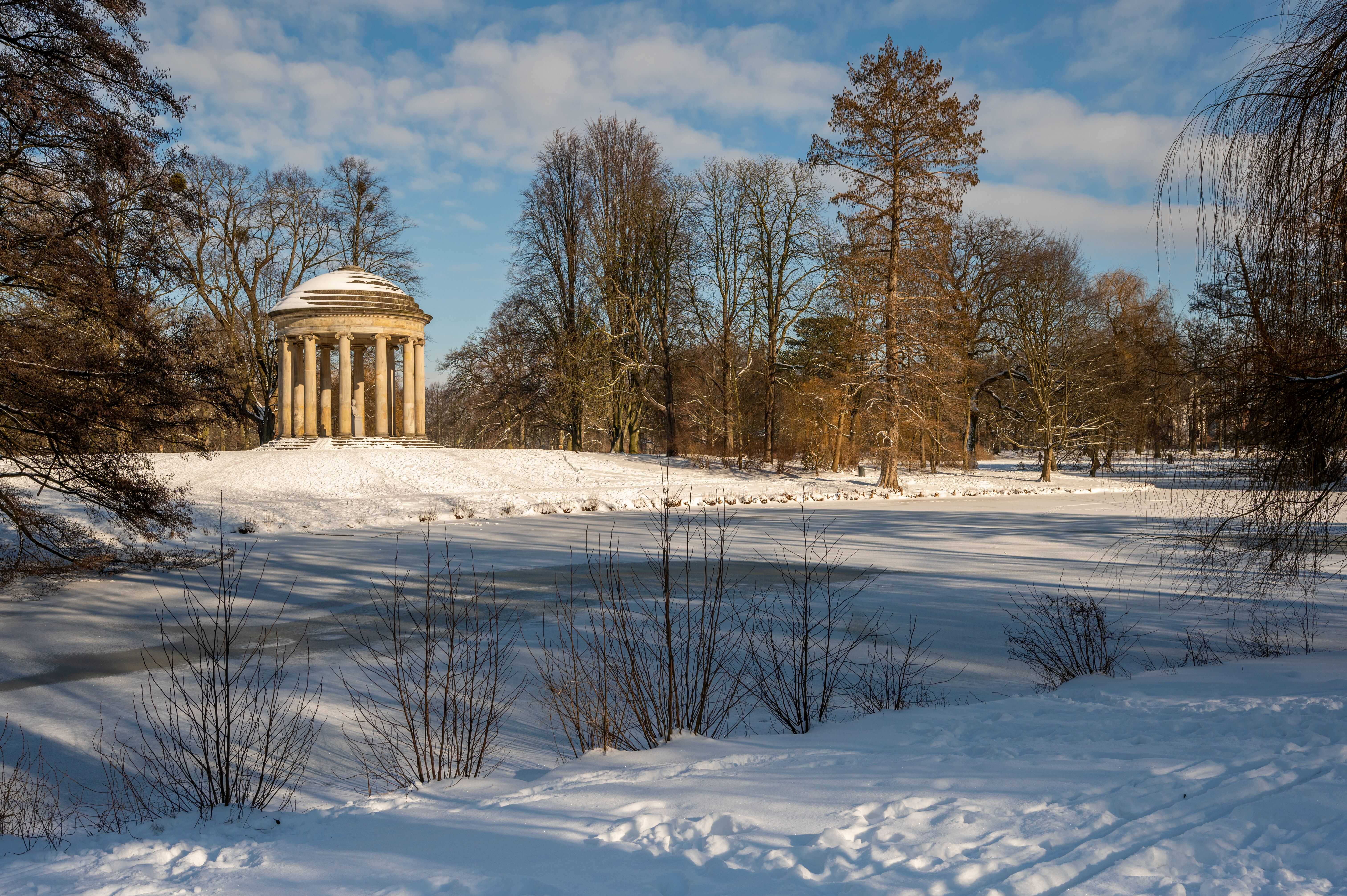 1986 wurde die originale Marmorbüste in das Technologie-Zentrum Hannover versetzt. Seit 2010 befindet sich eine Betonkopie der Büste wieder im Mittelpunkt des Leibniztempels. Die originale Marmorbüste steht seit 2013 im Museum Schloss Herrenhausen.