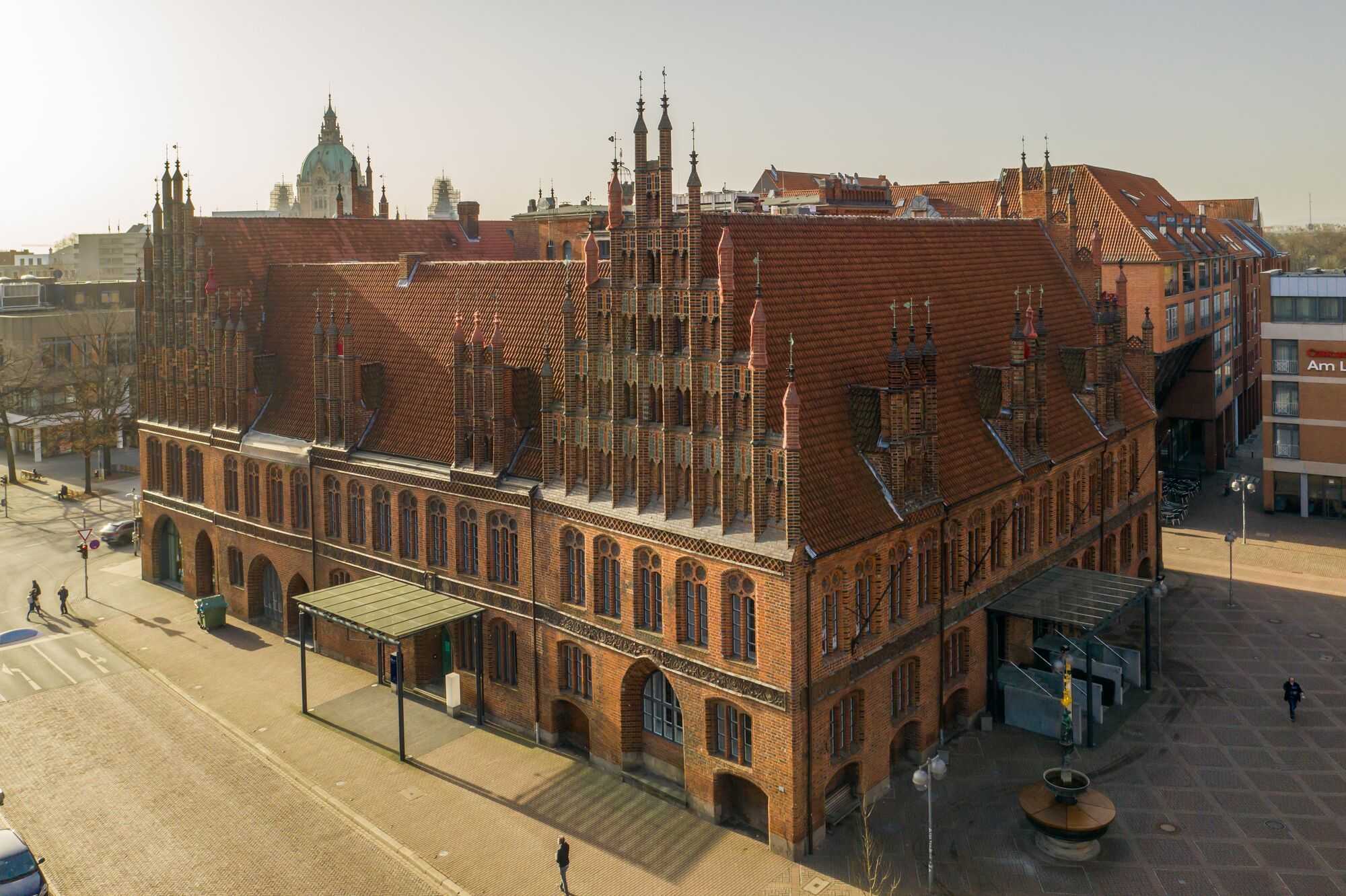 Das Alte Rathaus ist heute ein großer Gebäudekomplex, der in seiner Geschichte viele An- und Umbauten erfuhr. Bis zum Umzug in das „Neue Rathaus“ im Jahr 1913, war hier der Sitz der Stadtverwaltung.