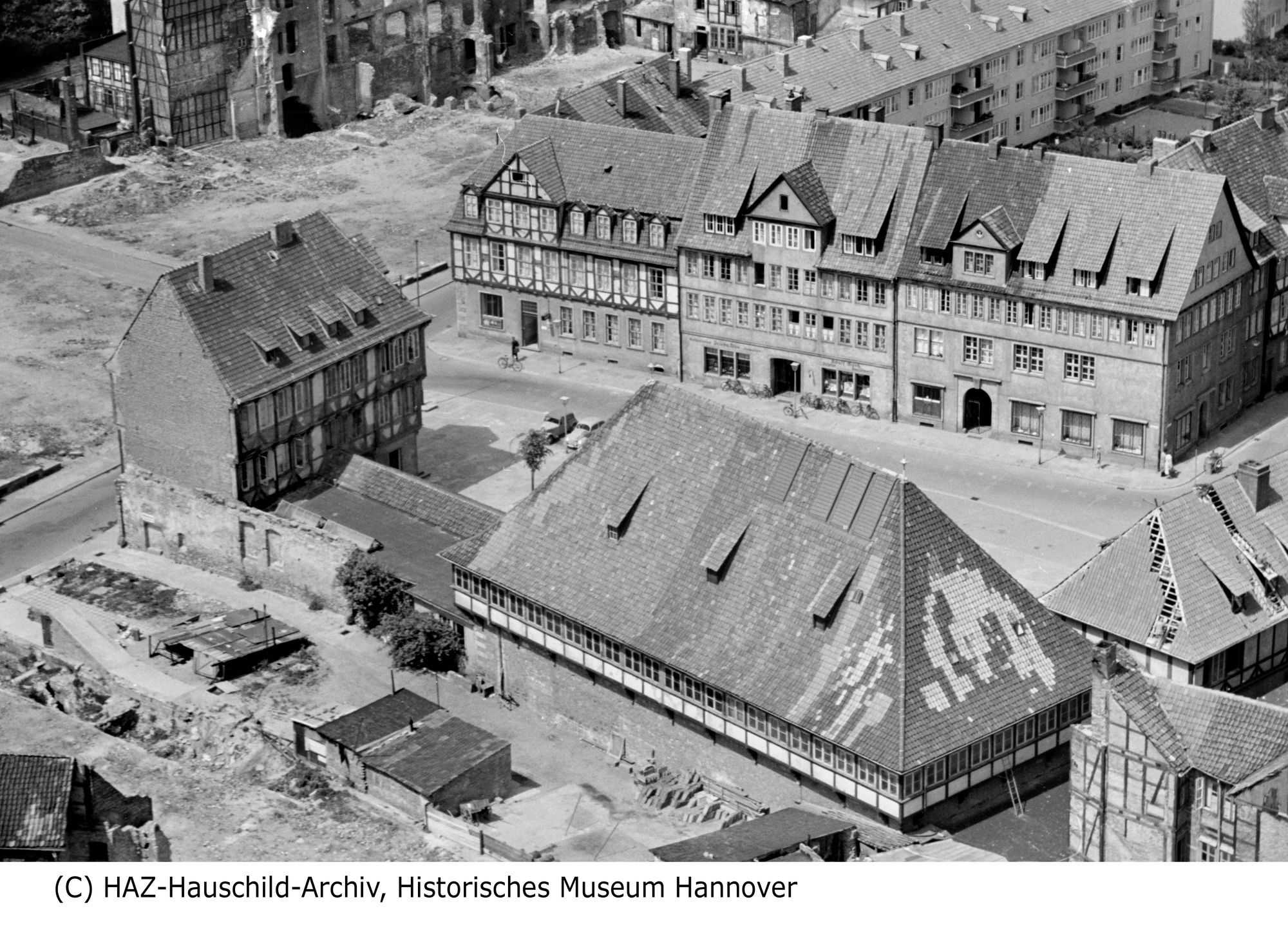 Die Gebäude des Ballhofes nach dem Zweiten Weltkrieg.