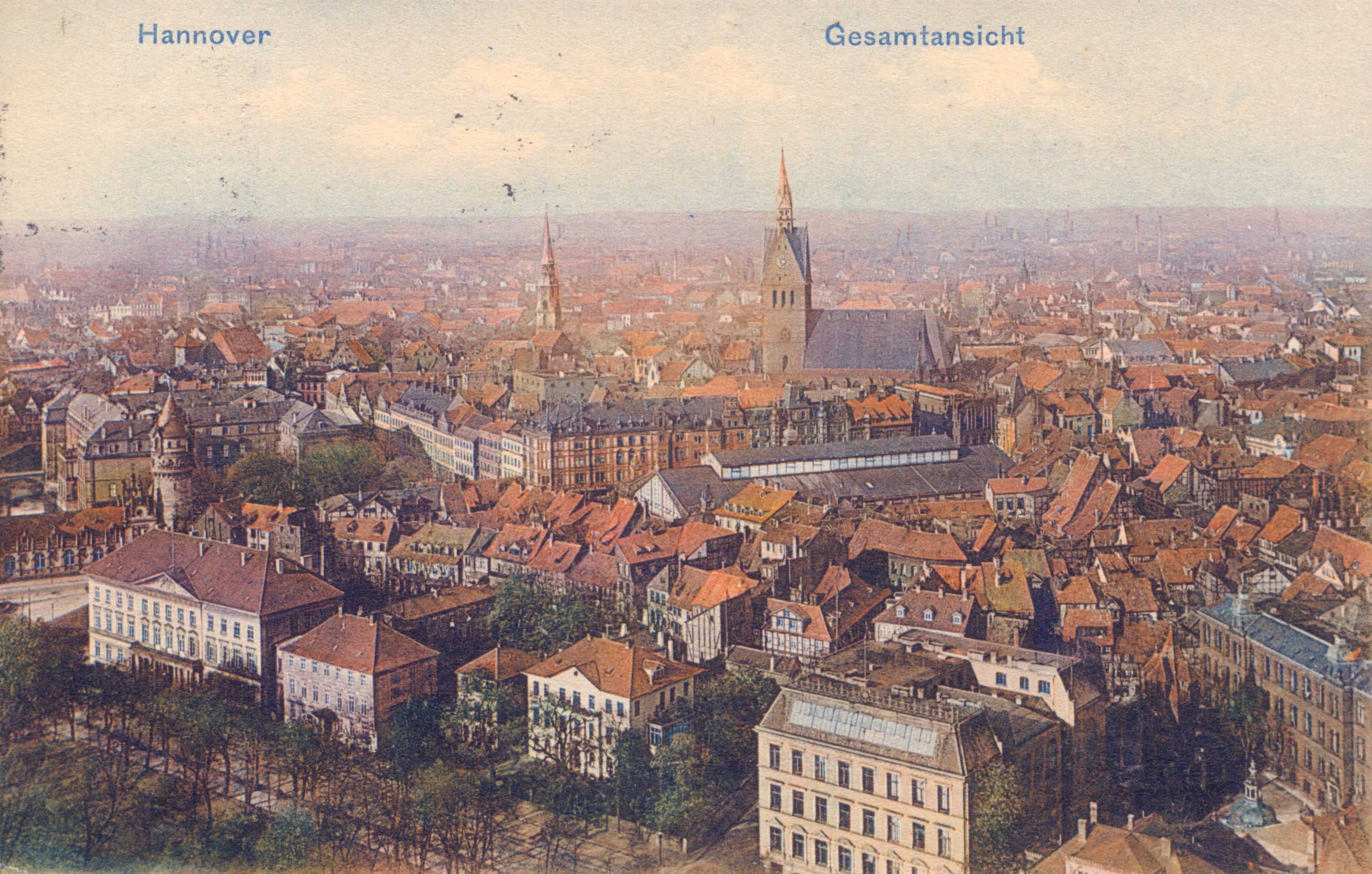 Hofbaurat G.L.F. Laves und seine Frau, Wilhelmine Kestner, erhielten das Grundstück an der damaligen Friedrichstraße 5 vom Vater der Braut 1822 zur Hochzeit. Das Haus wurde nach Laves eigenen Plänen in den Jahren 1822-24 gebaut. Laves Baustil - der Klassizismus - findet in der Villa eine idealtypische Ausprägung. Das Nebengebäude links wurde 1852-55 für den Sohn der Laves, Georg (1825-1907), hinzugefügt.
